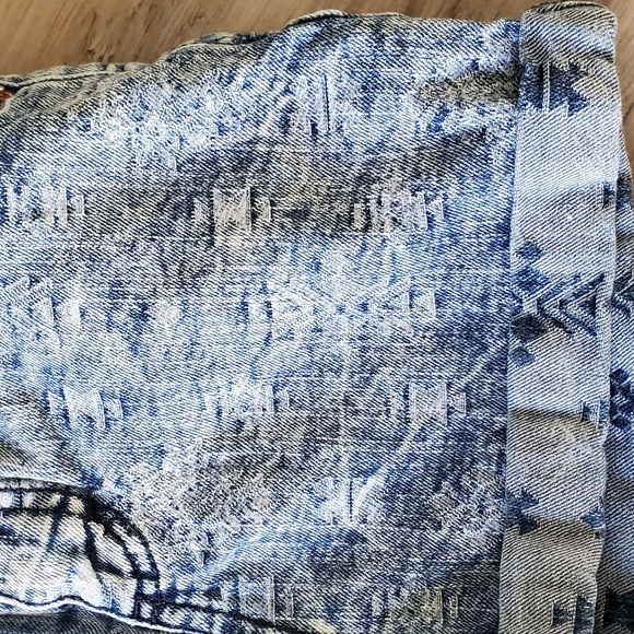 Blue denim shorts - Picture 2 of 4